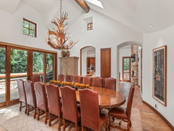 Luxurious Ski-in/ Ski-out Vacation Home - Family-Friendly Retreat